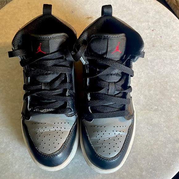 Jordan 1 Mid Shadow Red Youth - Picture 2 of 2